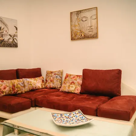 Peaceful In New Bazaar * 티라나