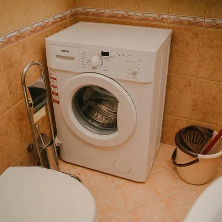 Peaceful In New Bazaar 地拉那